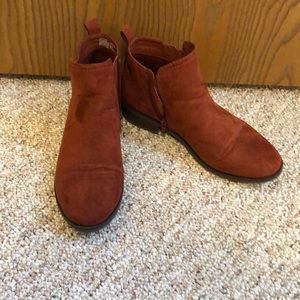 Time and tru ankle boots